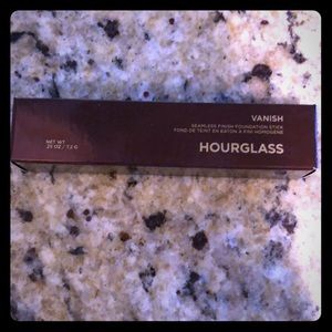 Hourglass Vanish Foundation (Nude)